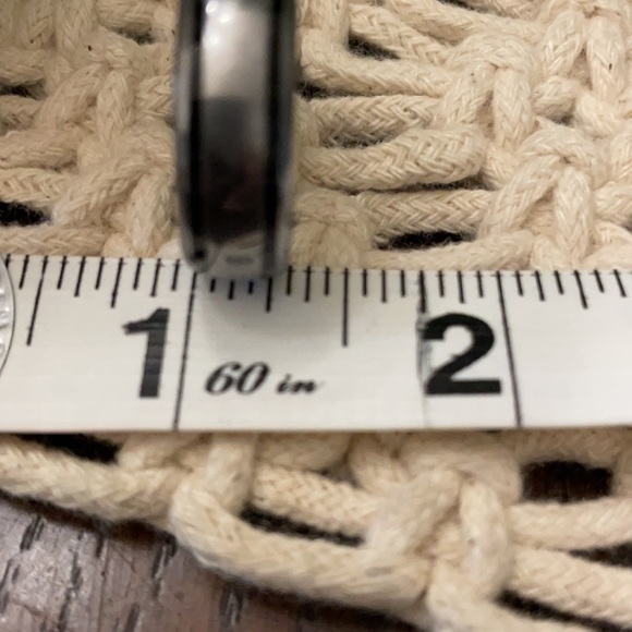 Tungsten Carbide Men’s Ring Silver w/Black Inlays - Picture 4 of 5